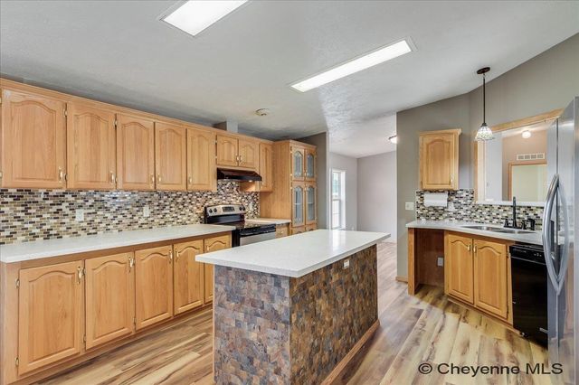 802 OWL CREEK AVE, Cheyenne, WY 82007