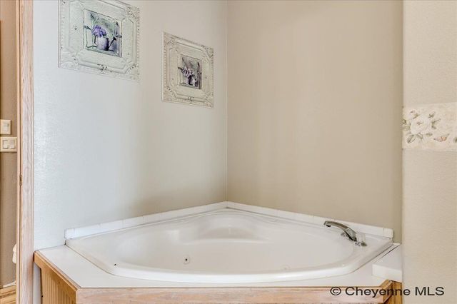 802 OWL CREEK AVE, Cheyenne, WY 82007