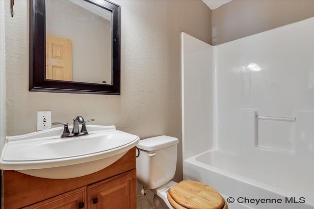 802 OWL CREEK AVE, Cheyenne, WY 82007