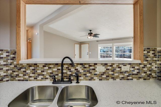 802 OWL CREEK AVE, Cheyenne, WY 82007