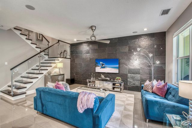 1116 Piccadilly Street, Palm Beach Gardens, FL 33418