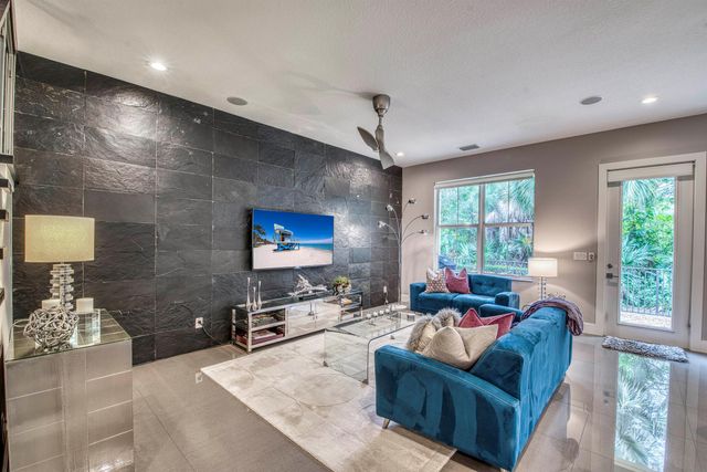 1116 Piccadilly Street, Palm Beach Gardens, FL 33418