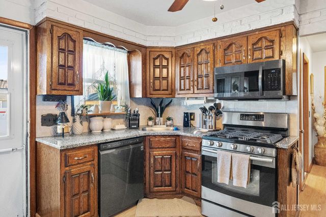 8 Johnson Street, Carteret, NJ 07008