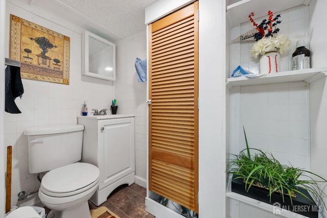 8 Johnson Street, Carteret, NJ 07008