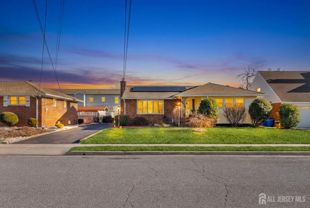 8 Johnson Street, Carteret, NJ 07008