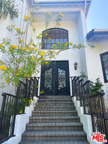 15020 Encanto Drive, Sherman Oaks, CA 91403