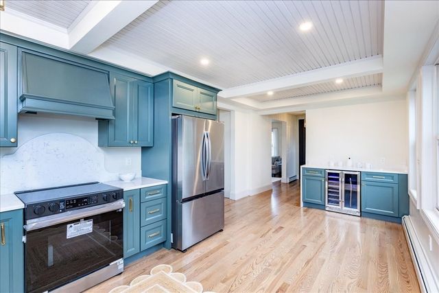 137 Hampshire Rd, Methuen, MA 01844
