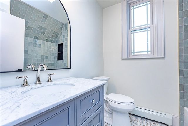 137 Hampshire Rd, Methuen, MA 01844