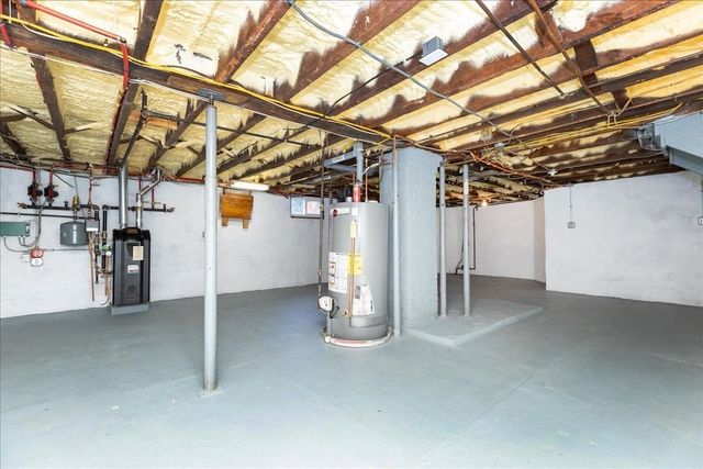 137 Hampshire Rd, Methuen, MA 01844