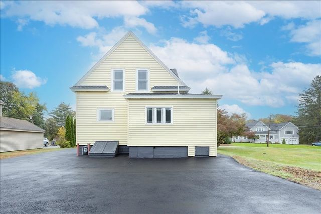 137 Hampshire Rd, Methuen, MA 01844