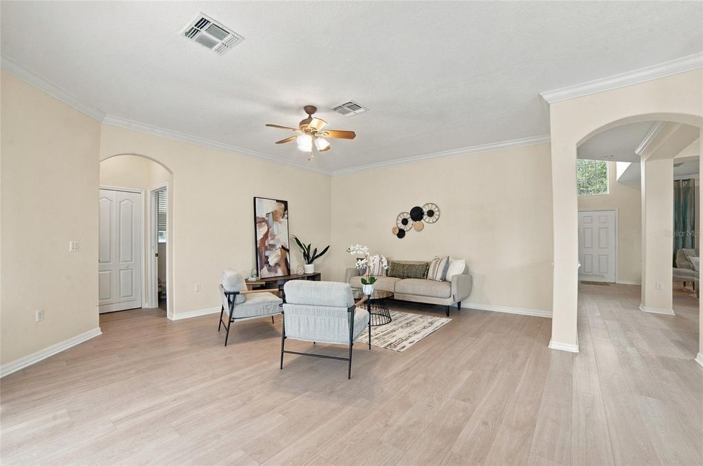 Image 11 of property listing at 12805 MOSS PARK RIDGE DRIVE, Orlando, FL 32832