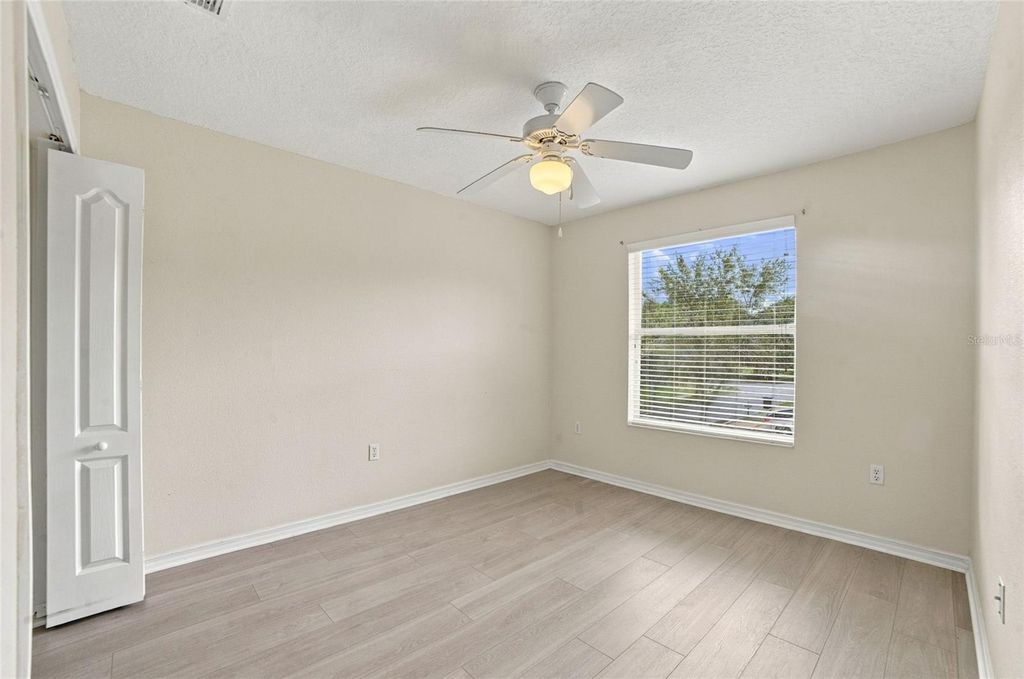Image 16 of property listing at 12805 MOSS PARK RIDGE DRIVE, Orlando, FL 32832