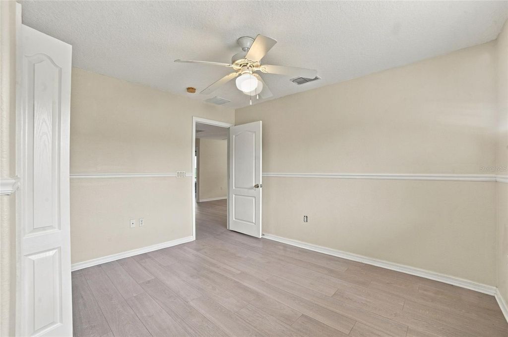 Image 19 of property listing at 12805 MOSS PARK RIDGE DRIVE, Orlando, FL 32832
