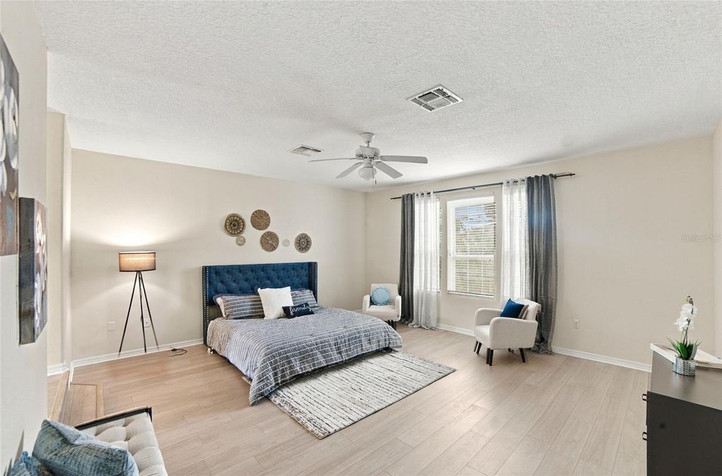 Image 20 of property listing at 12805 MOSS PARK RIDGE DRIVE, Orlando, FL 32832