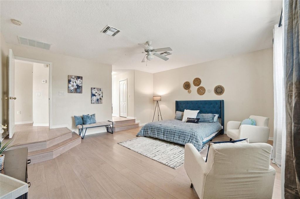 Image 21 of property listing at 12805 MOSS PARK RIDGE DRIVE, Orlando, FL 32832
