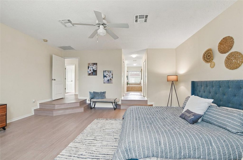 Image 22 of property listing at 12805 MOSS PARK RIDGE DRIVE, Orlando, FL 32832