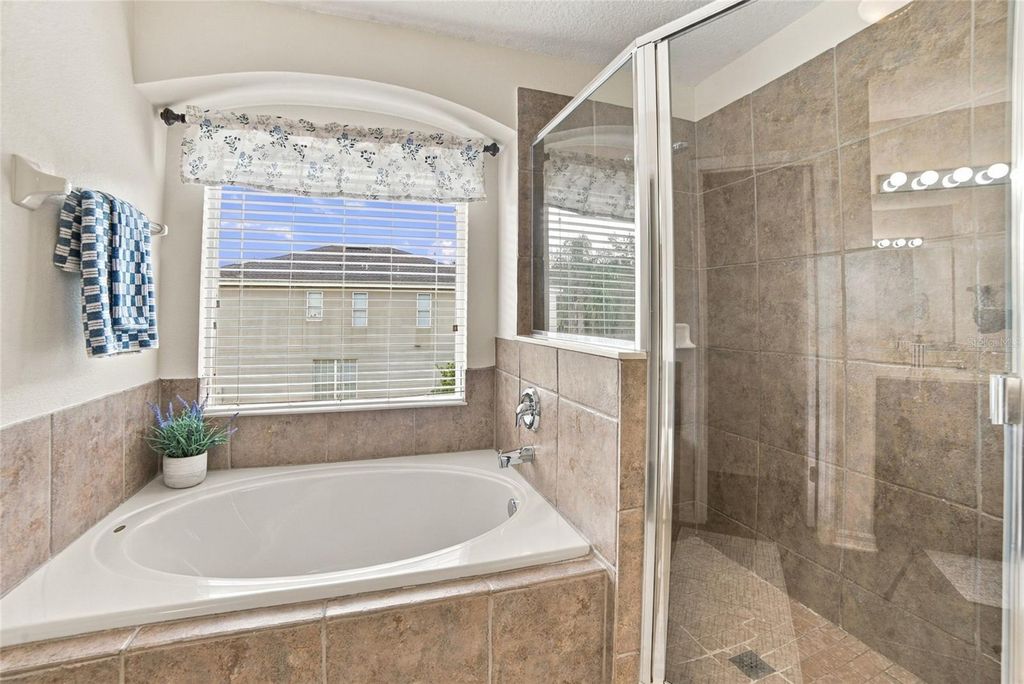 Image 25 of property listing at 12805 MOSS PARK RIDGE DRIVE, Orlando, FL 32832