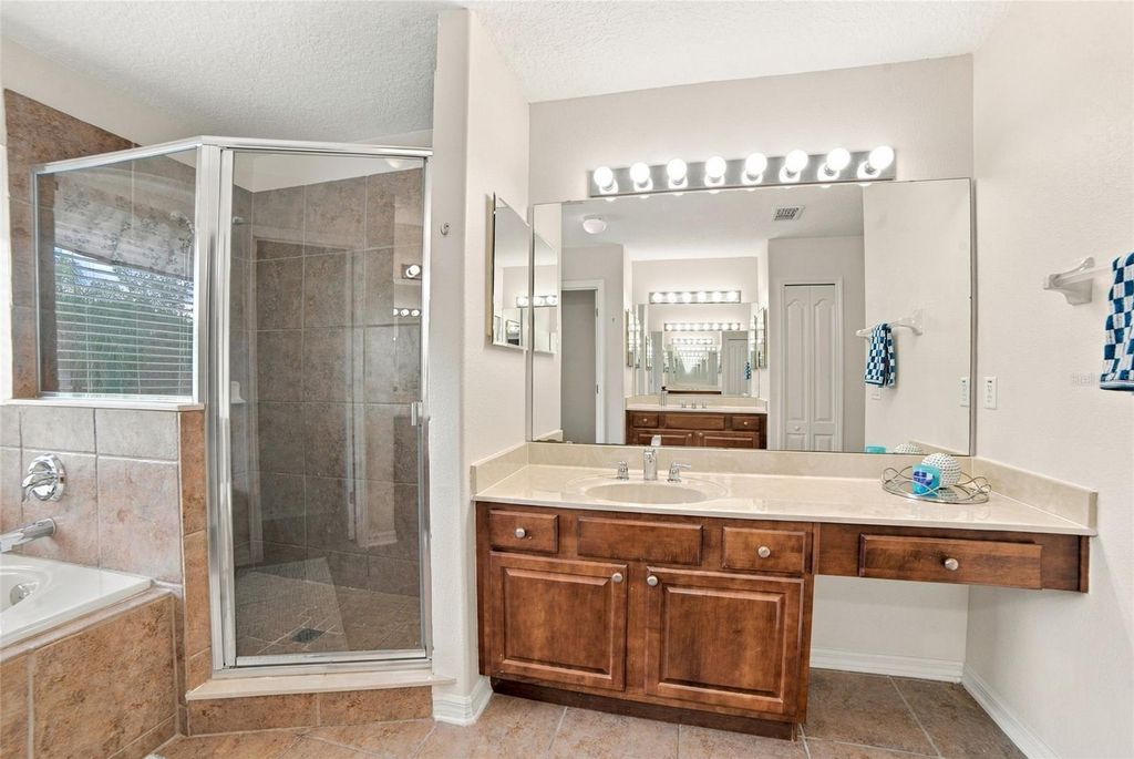 Image 26 of property listing at 12805 MOSS PARK RIDGE DRIVE, Orlando, FL 32832