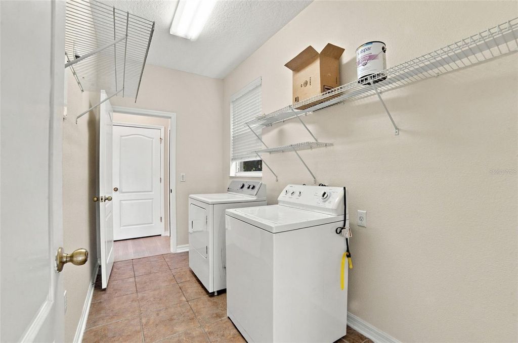 Image 28 of property listing at 12805 MOSS PARK RIDGE DRIVE, Orlando, FL 32832