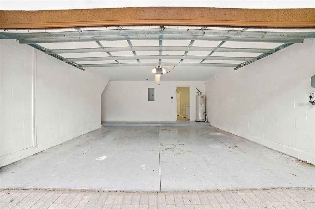 Image 29 of property listing at 12805 MOSS PARK RIDGE DRIVE, Orlando, FL 32832