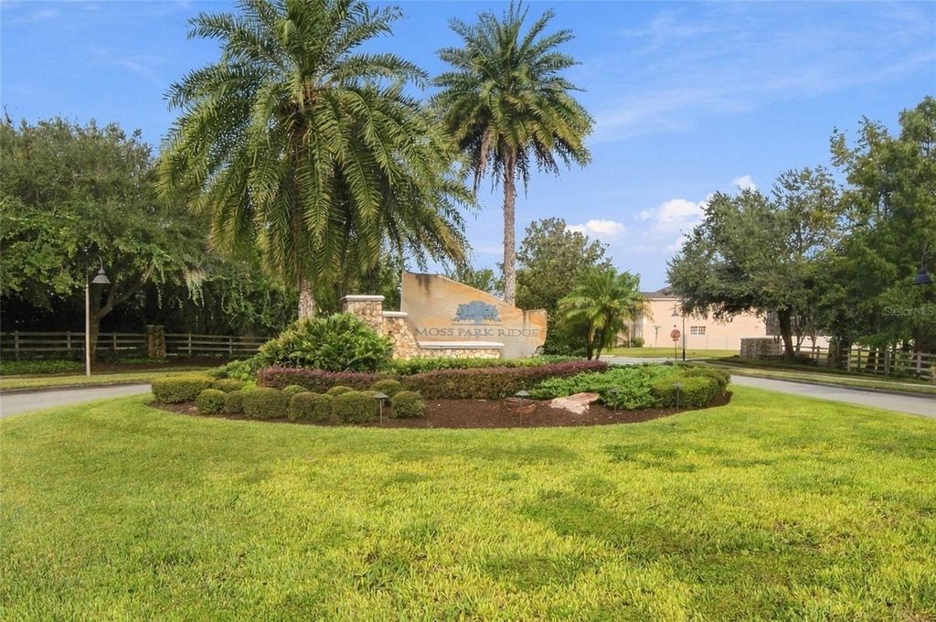 Image 33 of property listing at 12805 MOSS PARK RIDGE DRIVE, Orlando, FL 32832