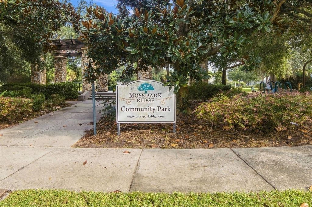 Image 34 of property listing at 12805 MOSS PARK RIDGE DRIVE, Orlando, FL 32832
