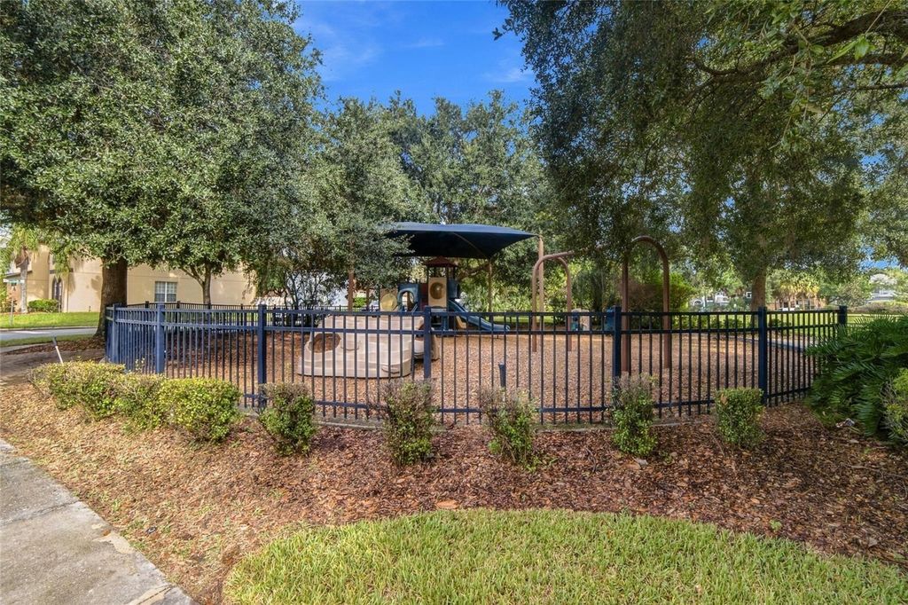 Image 35 of property listing at 12805 MOSS PARK RIDGE DRIVE, Orlando, FL 32832