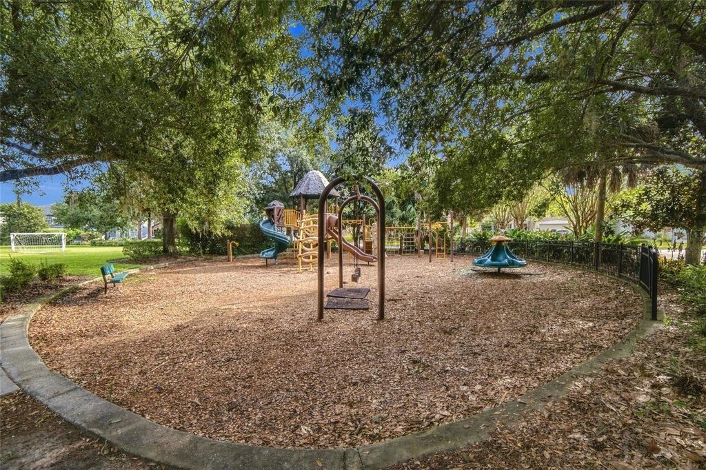 Image 36 of property listing at 12805 MOSS PARK RIDGE DRIVE, Orlando, FL 32832