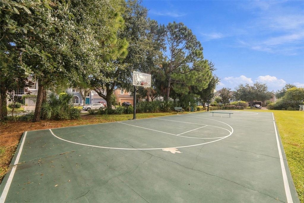Image 37 of property listing at 12805 MOSS PARK RIDGE DRIVE, Orlando, FL 32832