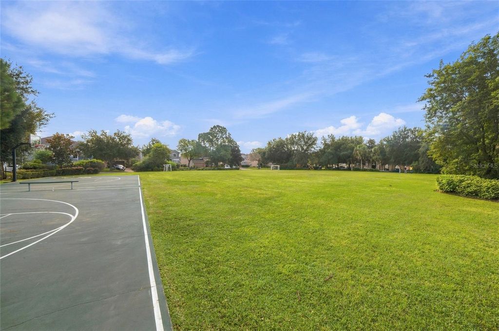 Image 38 of property listing at 12805 MOSS PARK RIDGE DRIVE, Orlando, FL 32832