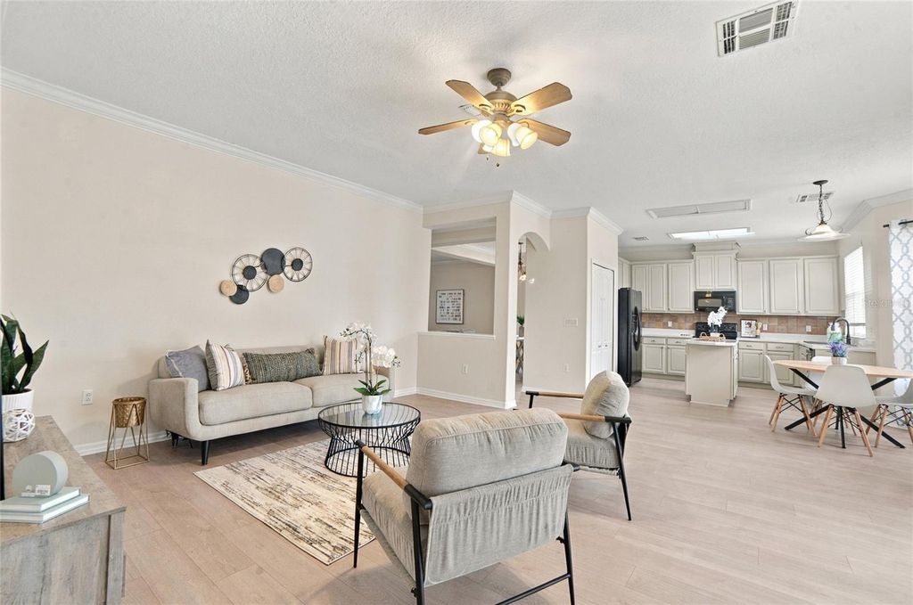 Image 10 of property listing at 12805 MOSS PARK RIDGE DRIVE, Orlando, FL 32832