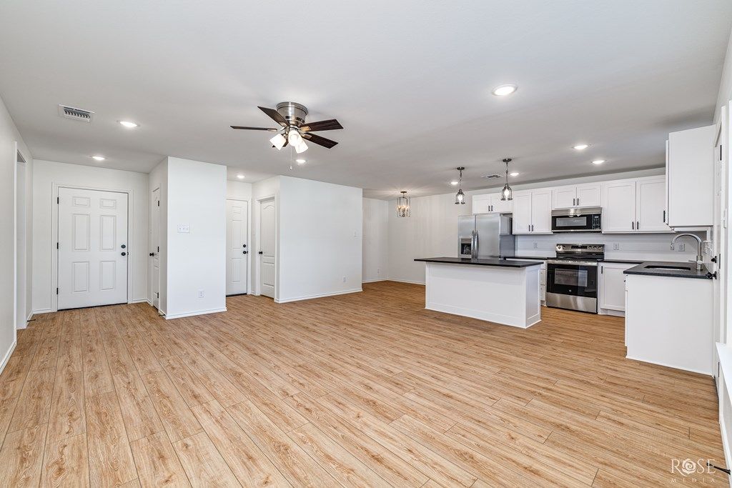 Image 11 of property listing at 1608 N Oakes St, San Angelo, TX 76903