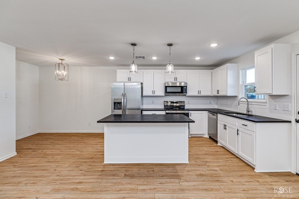 Image 12 of property listing at 1608 N Oakes St, San Angelo, TX 76903