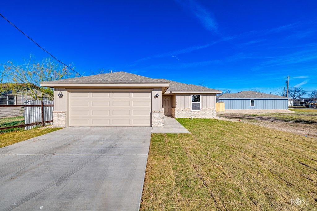 Image 5 of property listing at 1608 N Oakes St, San Angelo, TX 76903