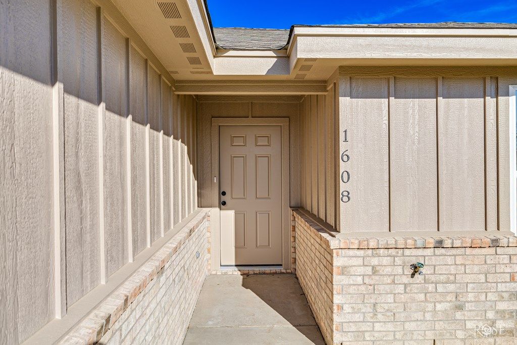 Image 7 of property listing at 1608 N Oakes St, San Angelo, TX 76903