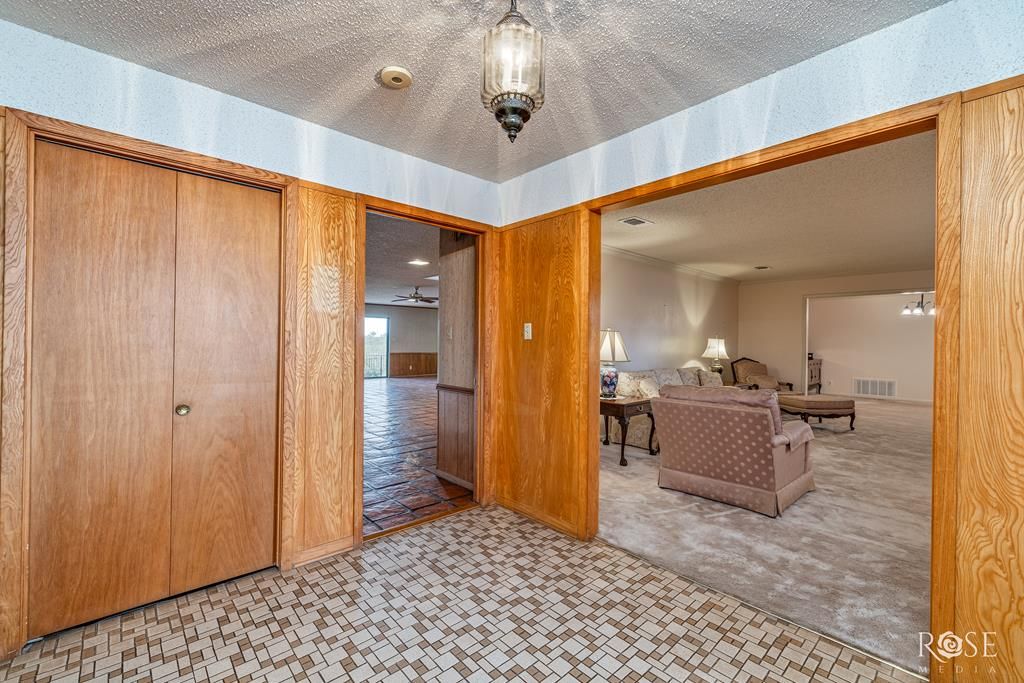 Image 17 of property listing at 1000 Lakeside Dr, Ballinger, TX 76821