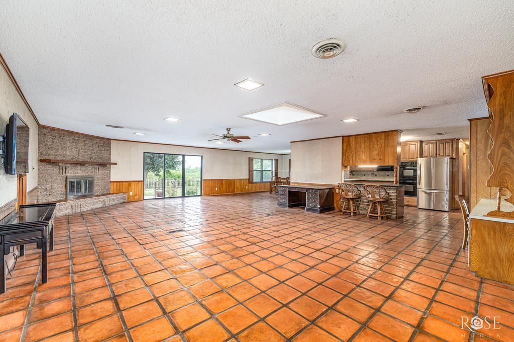 Image 21 of property listing at 1000 Lakeside Dr, Ballinger, TX 76821