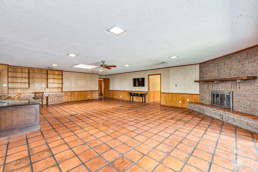 Image 22 of property listing at 1000 Lakeside Dr, Ballinger, TX 76821