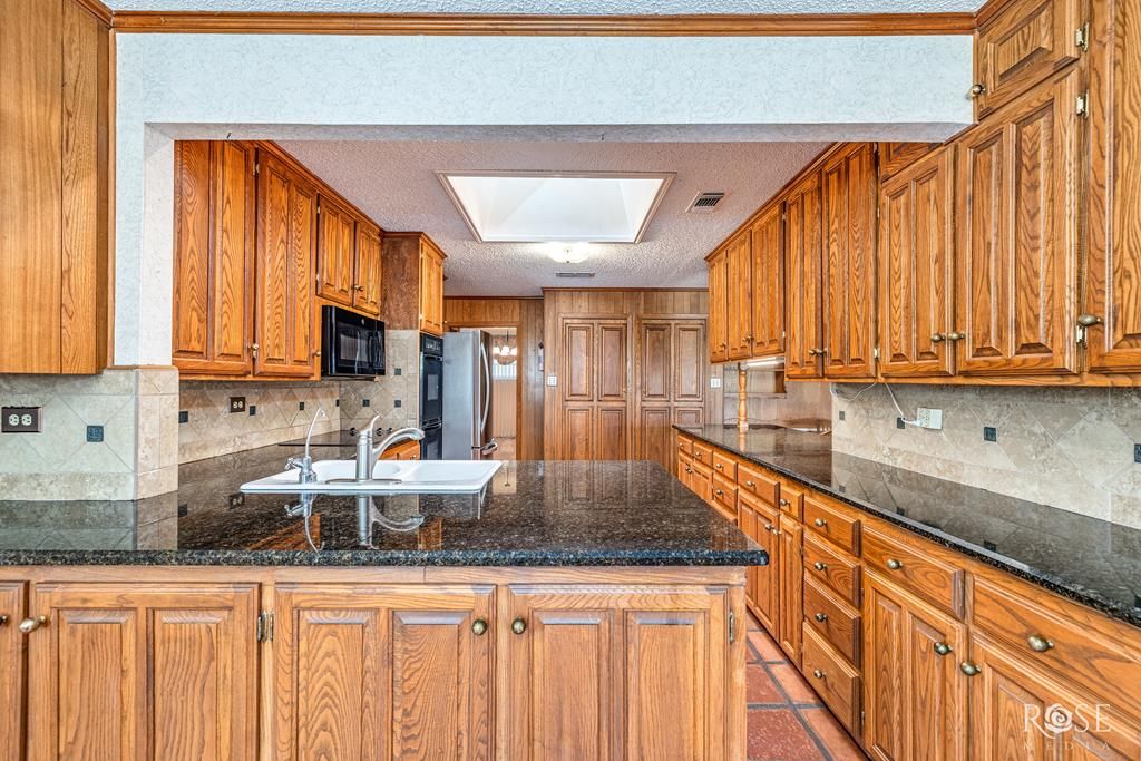 Image 25 of property listing at 1000 Lakeside Dr, Ballinger, TX 76821