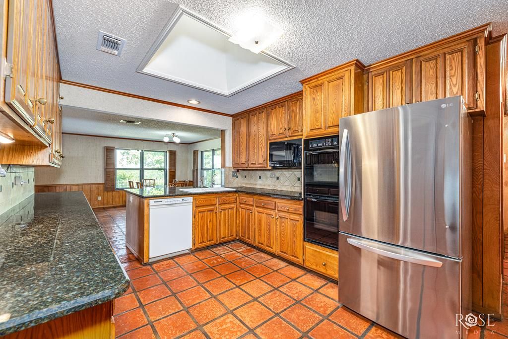 Image 26 of property listing at 1000 Lakeside Dr, Ballinger, TX 76821