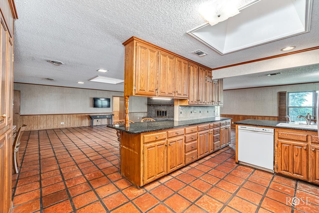 Image 27 of property listing at 1000 Lakeside Dr, Ballinger, TX 76821