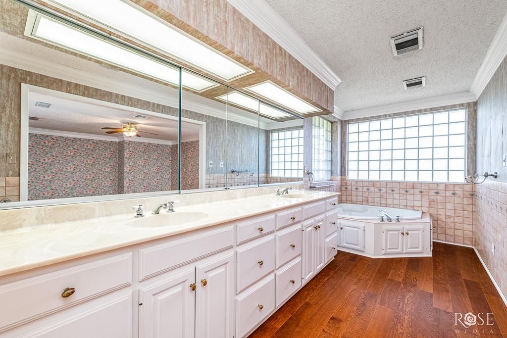 Image 35 of property listing at 1000 Lakeside Dr, Ballinger, TX 76821