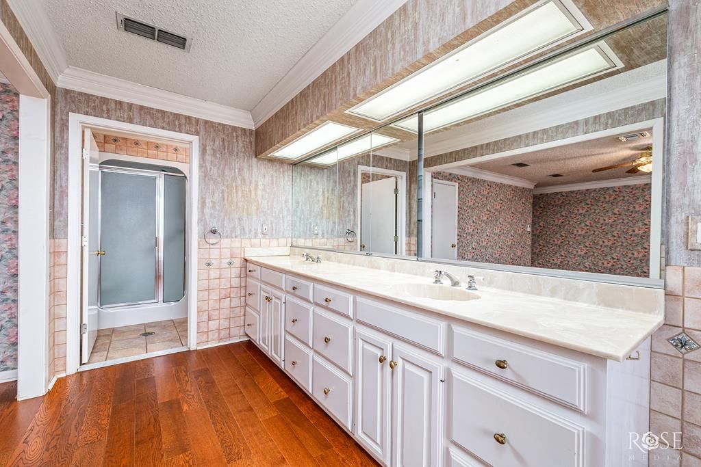 Image 36 of property listing at 1000 Lakeside Dr, Ballinger, TX 76821