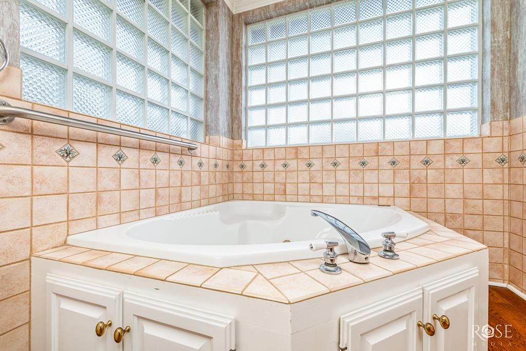 Image 37 of property listing at 1000 Lakeside Dr, Ballinger, TX 76821