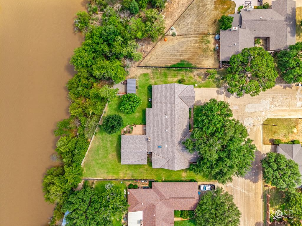 Image 5 of property listing at 1000 Lakeside Dr, Ballinger, TX 76821