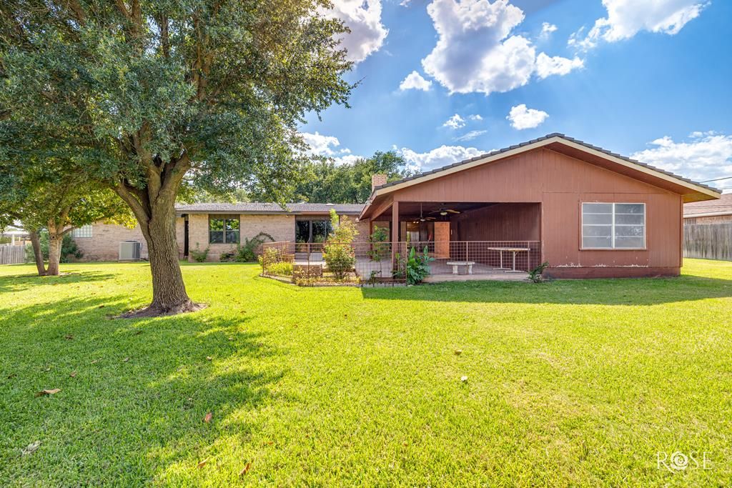 Image 56 of property listing at 1000 Lakeside Dr, Ballinger, TX 76821