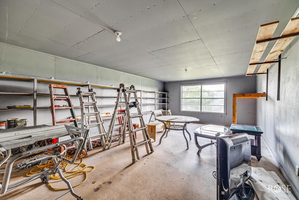 Image 65 of property listing at 1000 Lakeside Dr, Ballinger, TX 76821