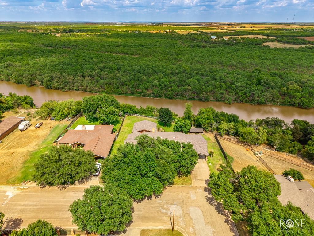 Image 66 of property listing at 1000 Lakeside Dr, Ballinger, TX 76821