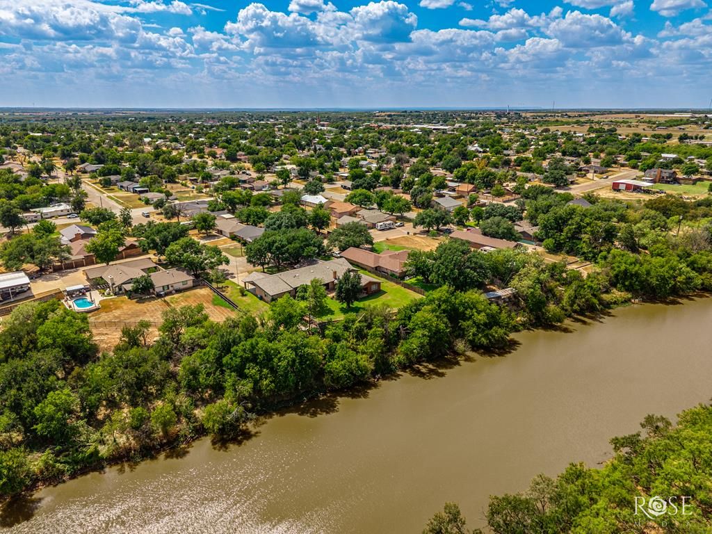 Image 69 of property listing at 1000 Lakeside Dr, Ballinger, TX 76821