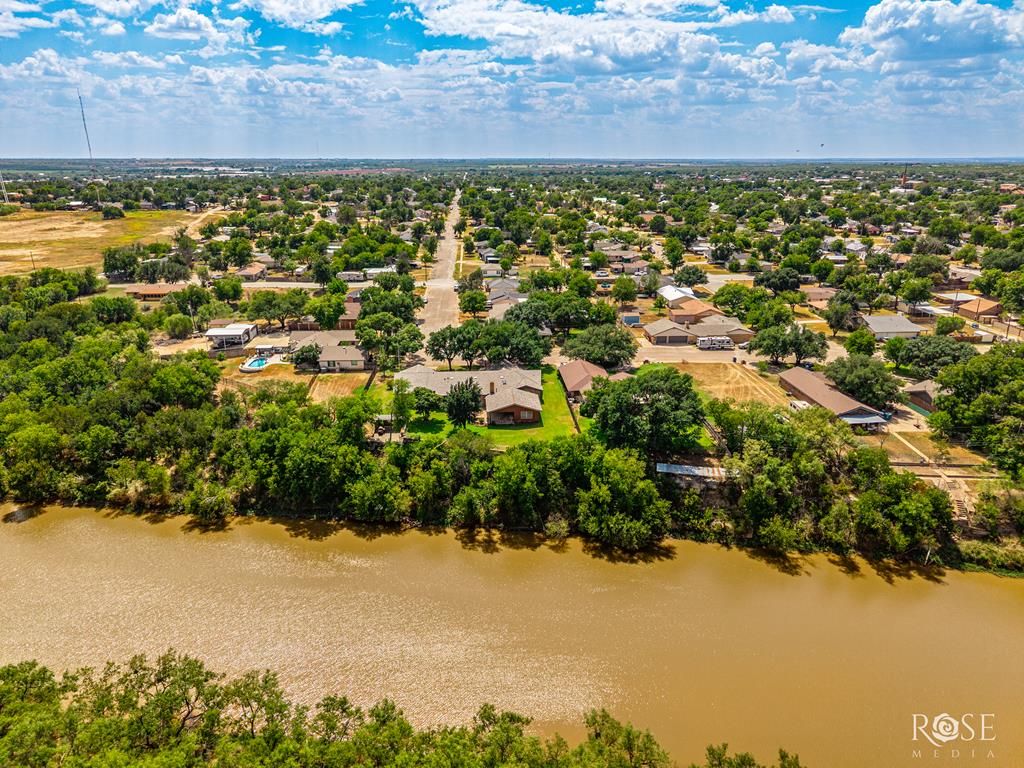 Image 70 of property listing at 1000 Lakeside Dr, Ballinger, TX 76821